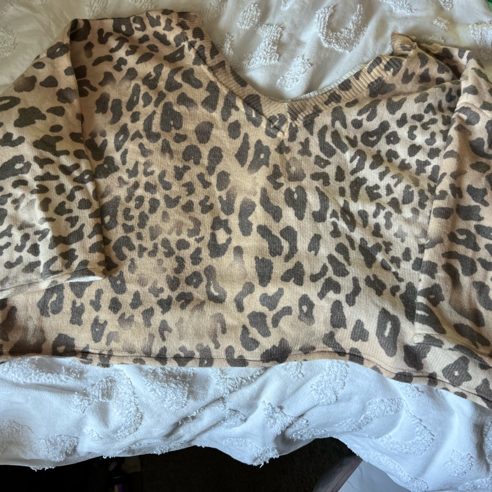 POL Cheetah print sweater with a tie in the back. Size small. - Picture 1 of 3
